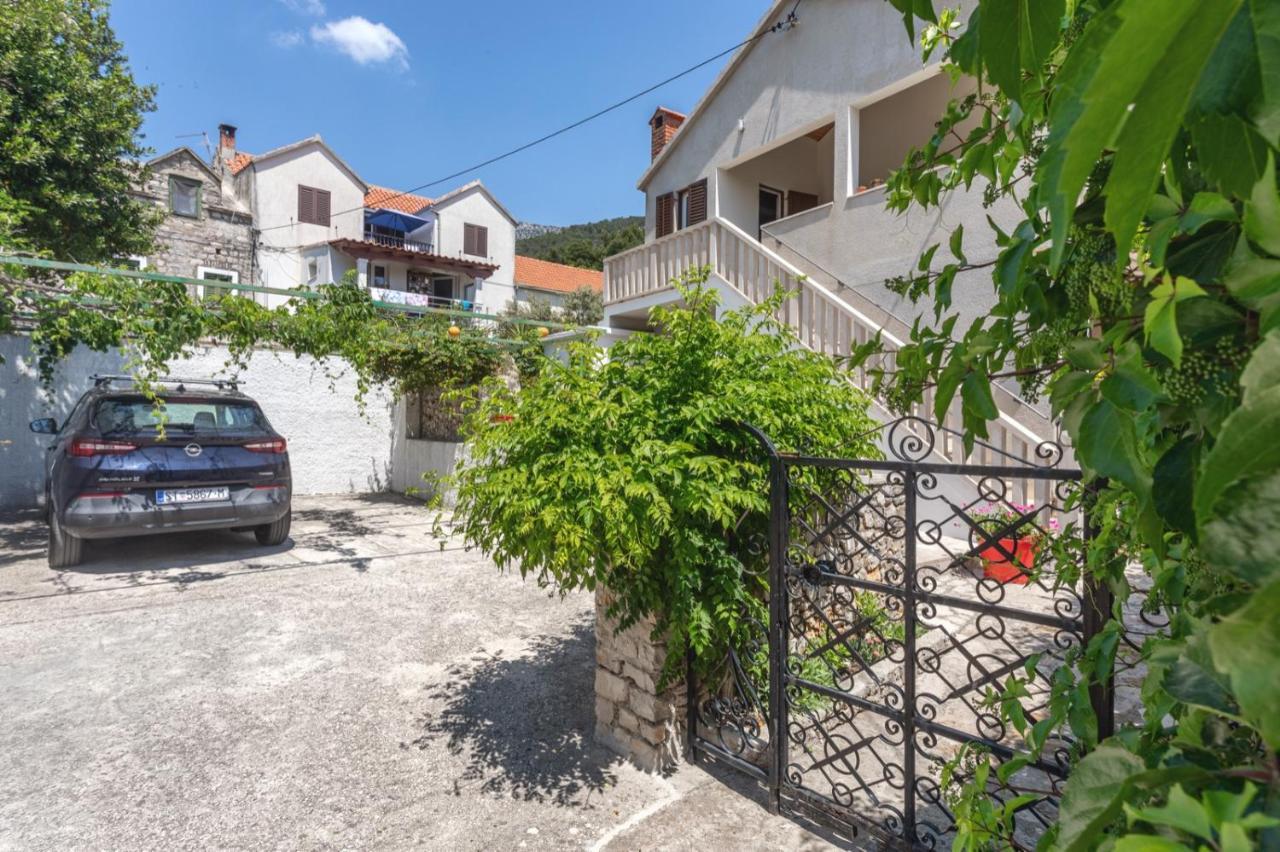 Center Apartment Golden Ray Bol Dış mekan fotoğraf