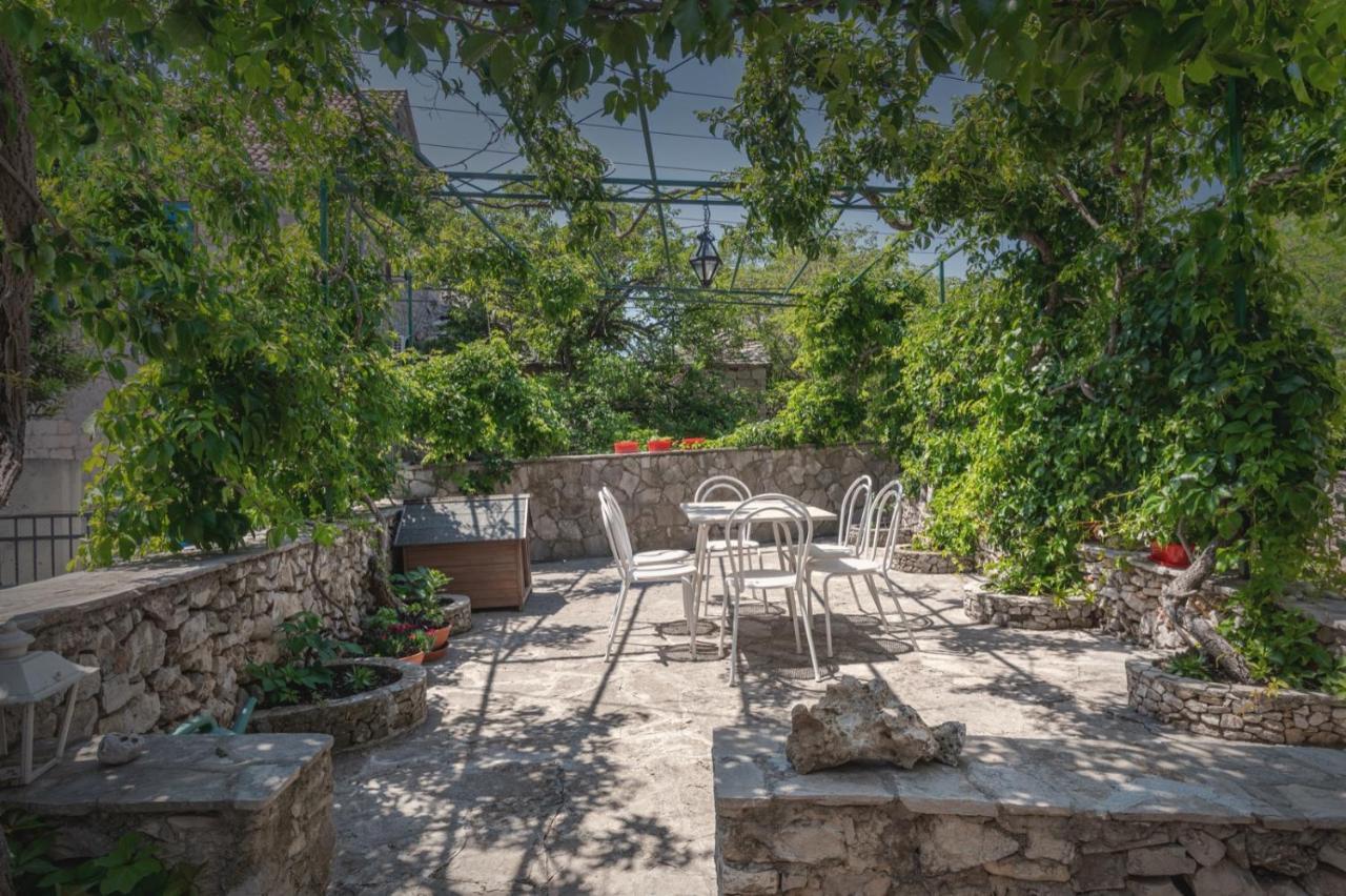 Center Apartment Golden Ray Bol Dış mekan fotoğraf